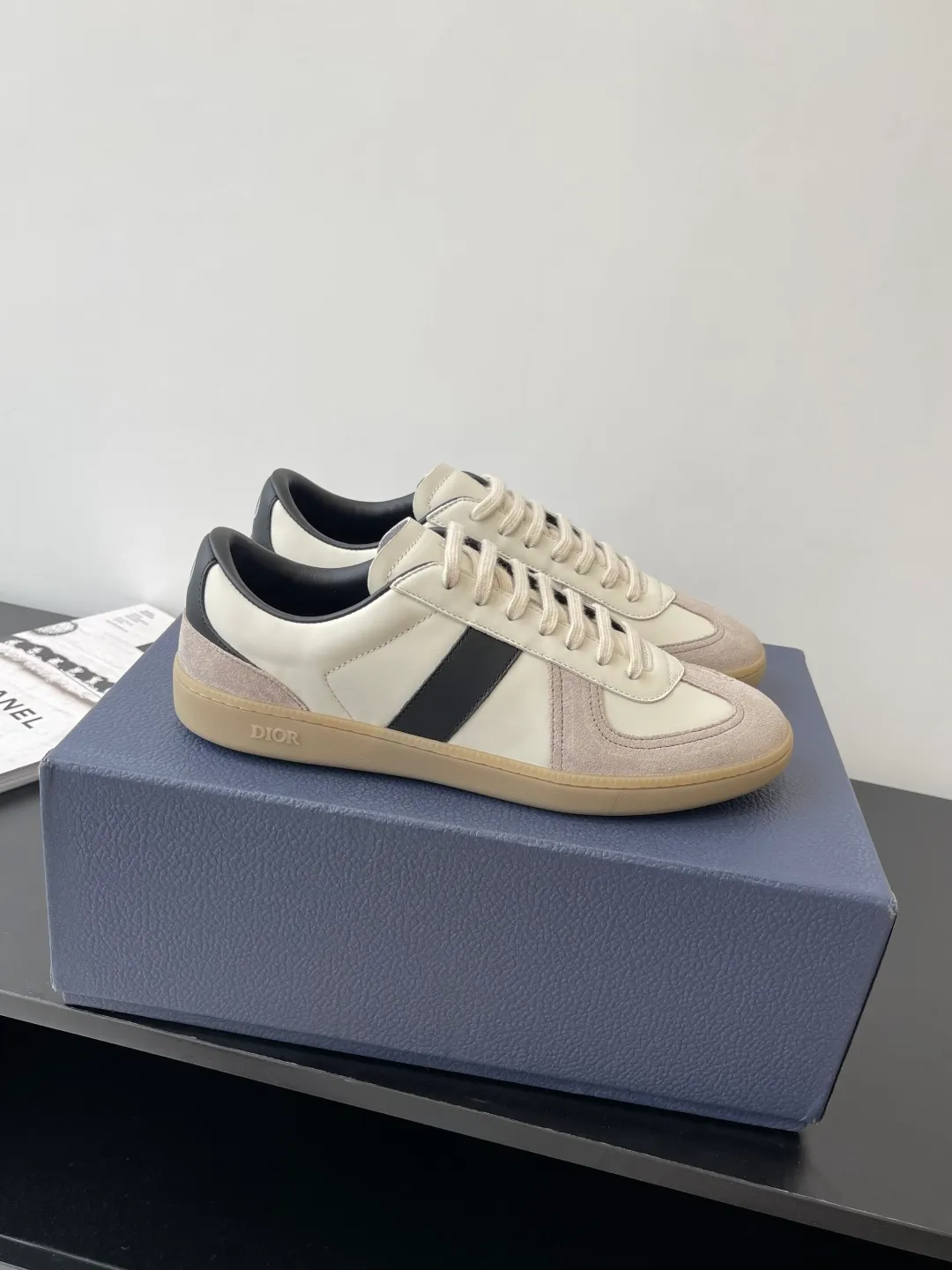Factory price: 420💰The top version of Dior 25ss new product B01 moral training shoes. The toe size design of the couple's style is a bit wider. The upper foot comfort is perfect. The thread is beautiful. Perfectly suitable for trousers. Decorated with various classic details. It is the ideal choice for daily styling. It can be matched with various casual items to create exquisite shapes. Fabric first layer cowhide/lining sheepskin T men's shoes💰U original outsole Code number: 38-44, customized 45
